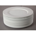 assiette plat en porcelaine blanche